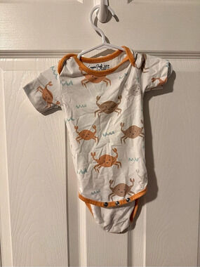Copper Pearl Short Sleeve Bodysuit Crab Print Baby Bodysuit 3-6M